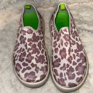 OOFOS OOmg Eezee Low Recovery Slip On Shoes Women's Size 5 Rose Leopard